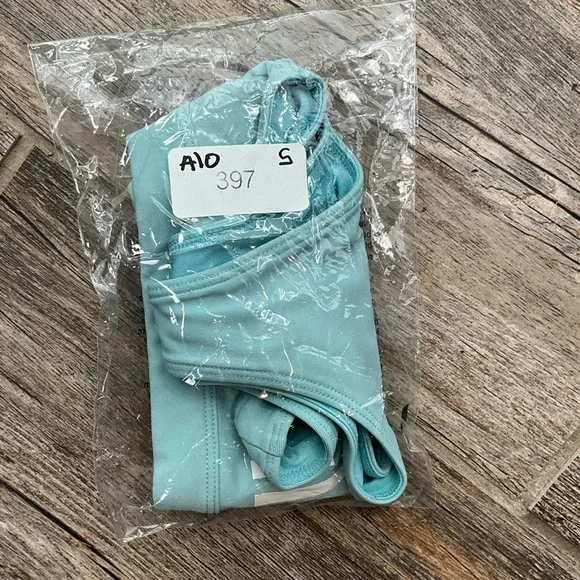 NWOT ALO Yoga ambient logo bra Blue Quartz Size Small‎
